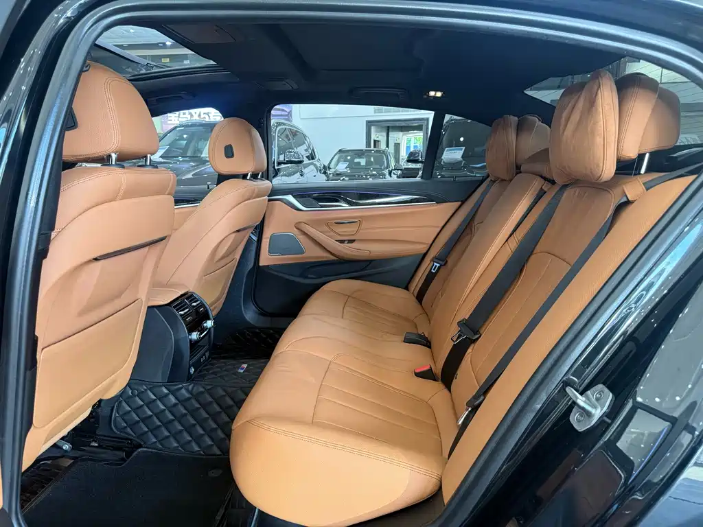 BMW 5 Series — миниатюра 6