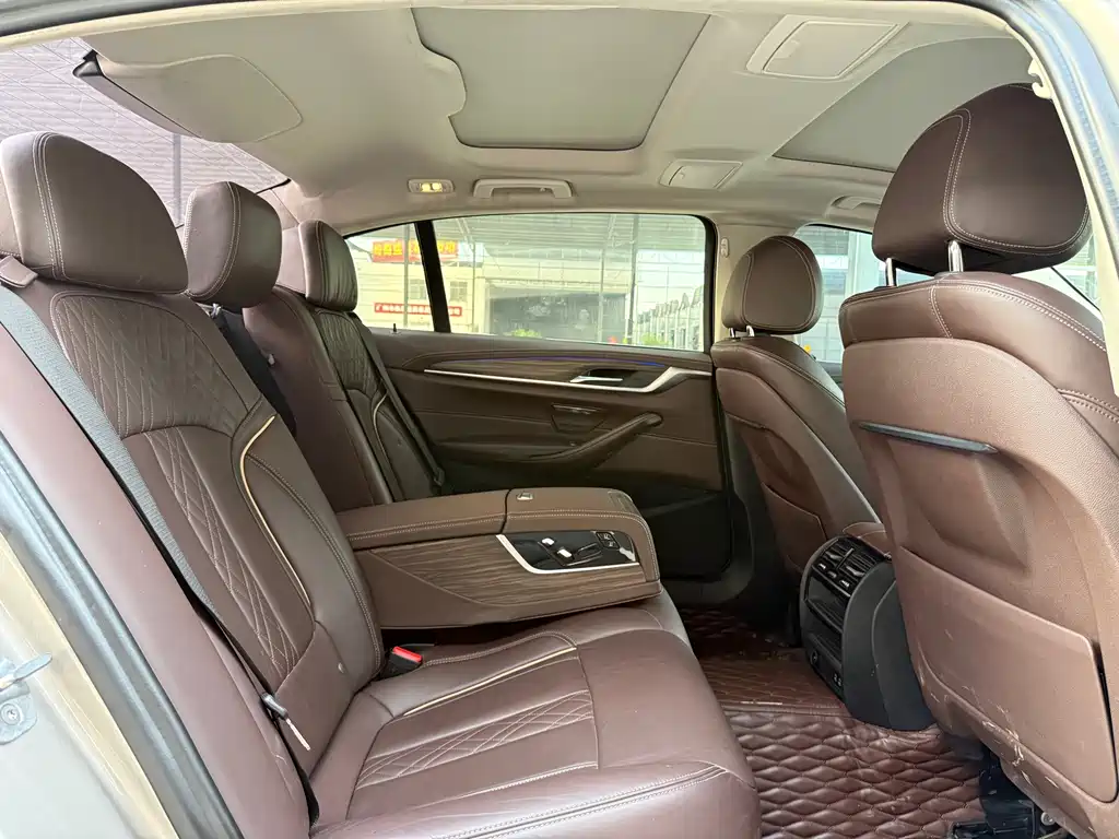 BMW 5 Series New Energy — миниатюра 21
