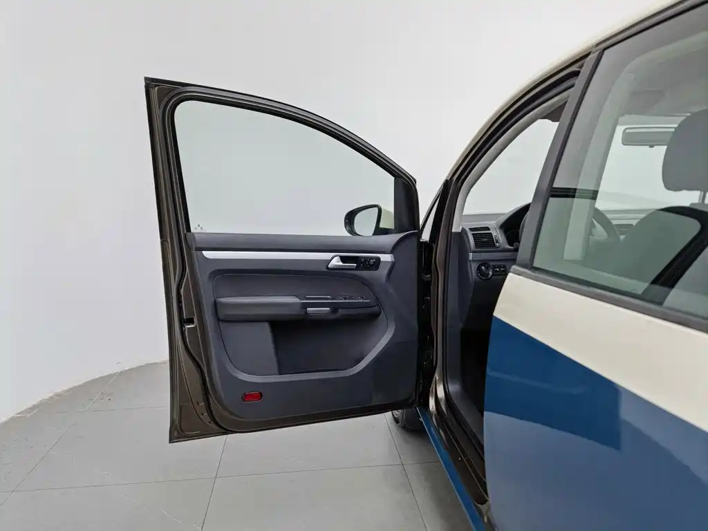 Volkswagen Touran — миниатюра 8