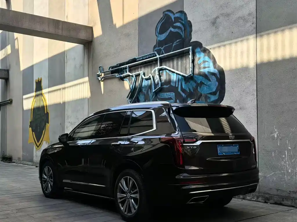 CADILLAC XT6