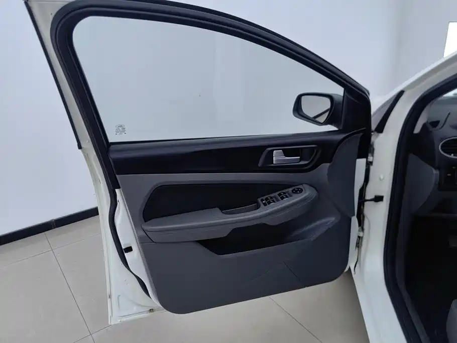 Ford Focus — миниатюра 7