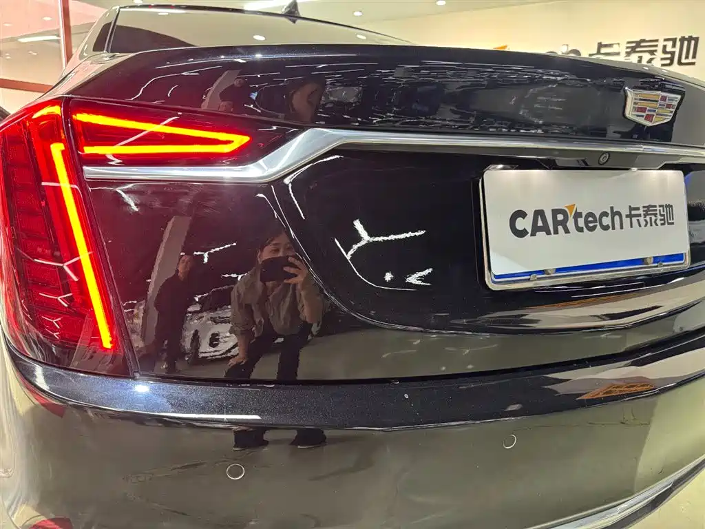 Cadillac CT6 - фото 21
