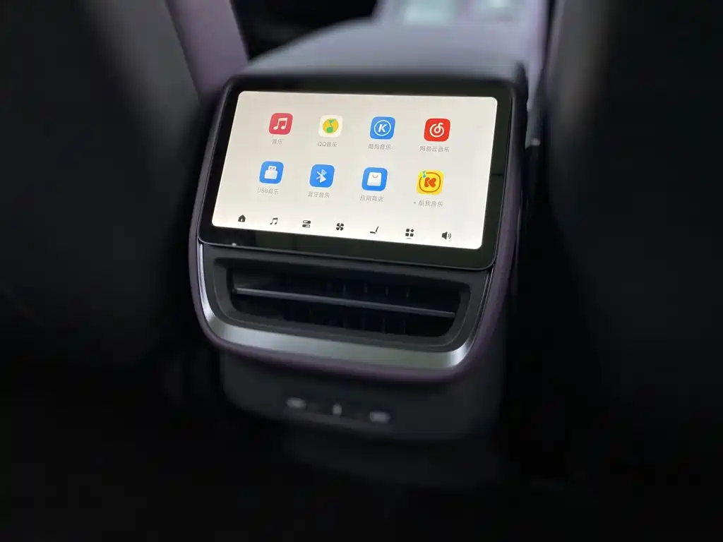XPeng P7 — миниатюра 27