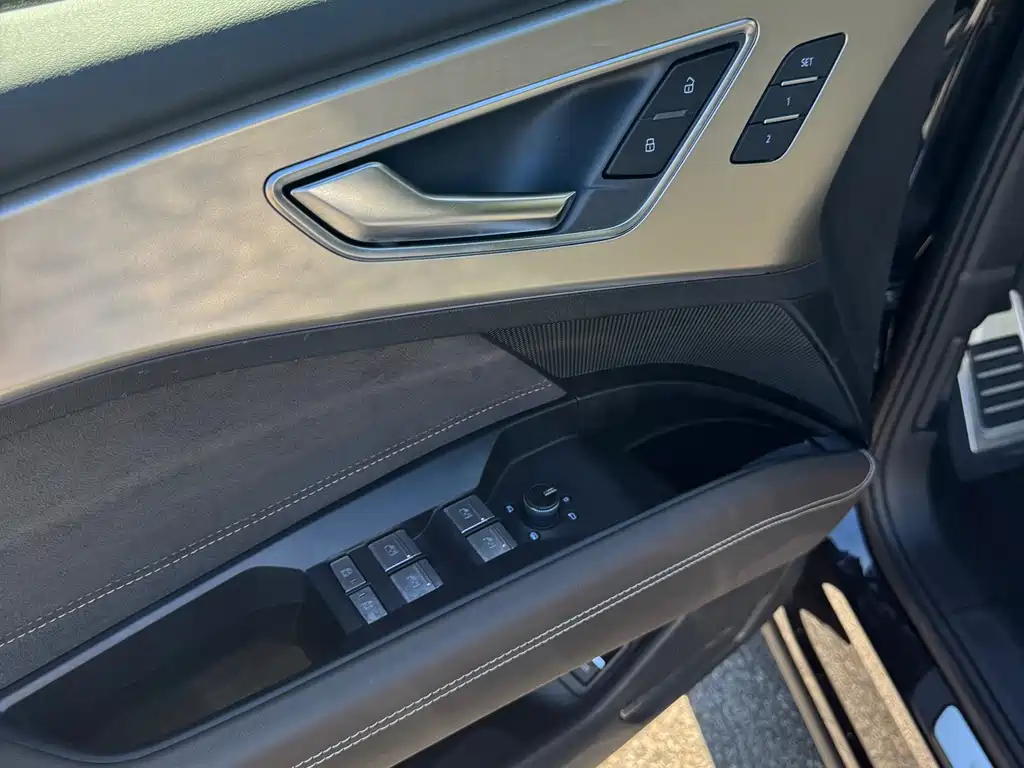 Audi Q5 e-tron — миниатюра 11