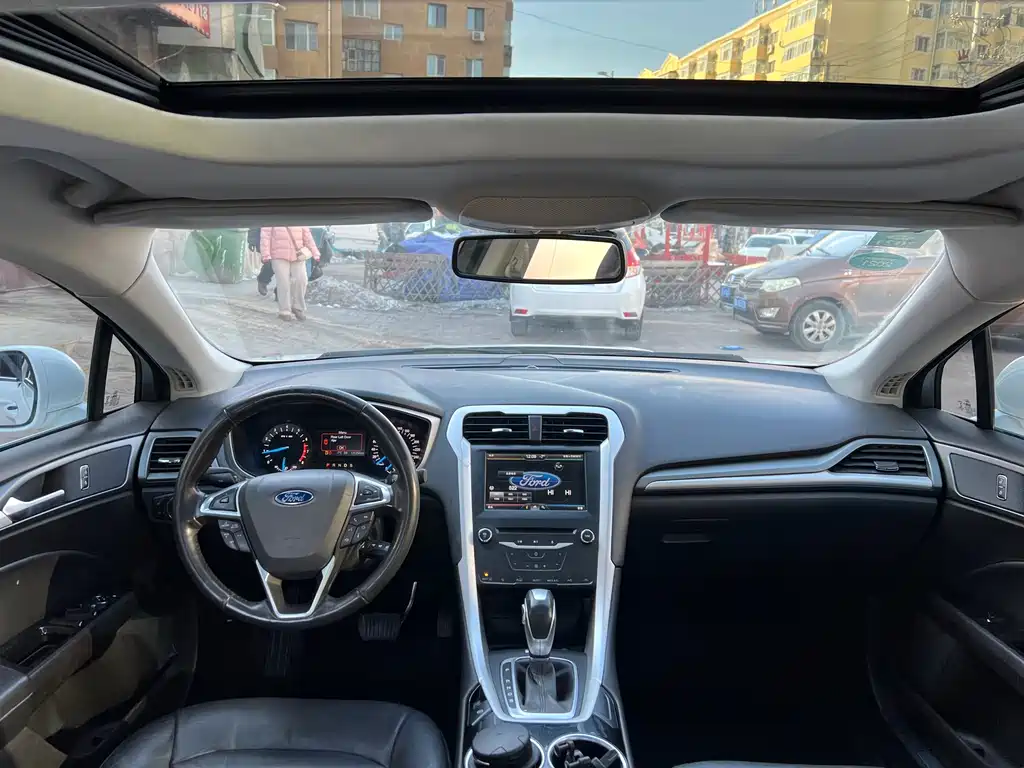 Ford Mondeo — миниатюра 9
