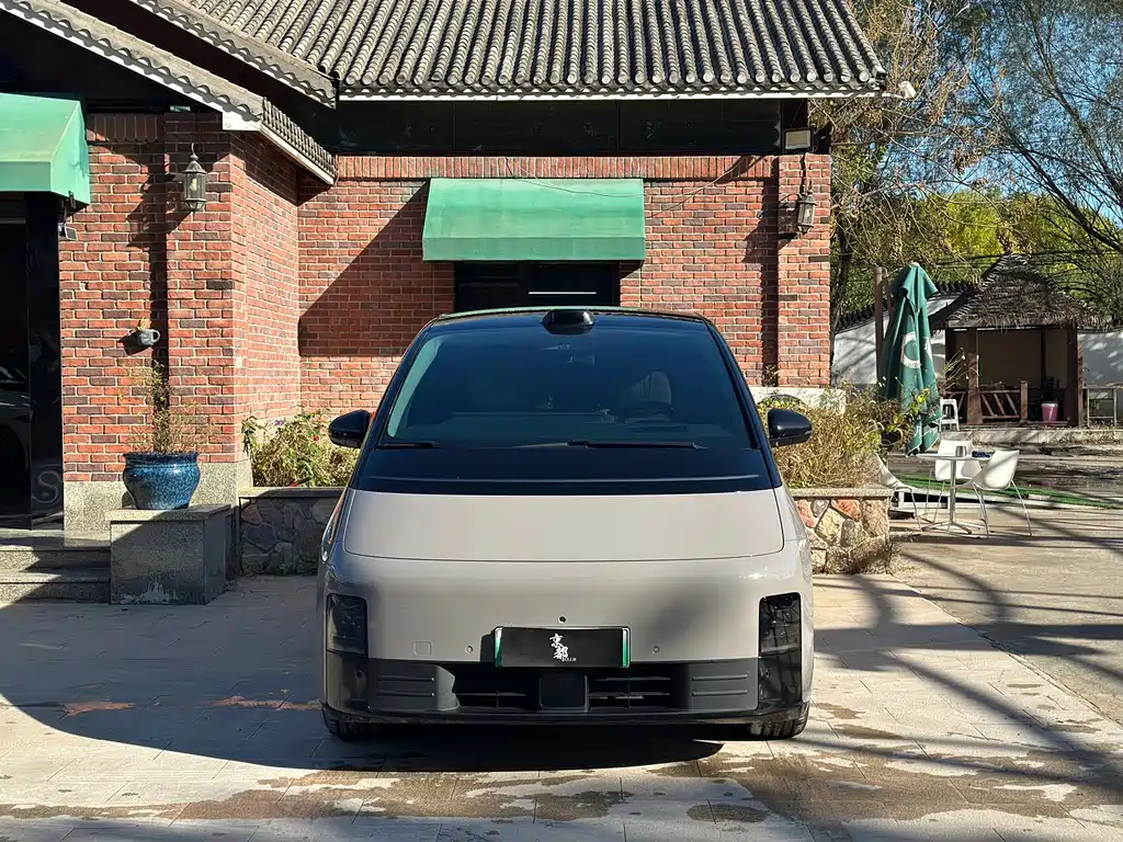 Li Auto Li MEGA — миниатюра 2