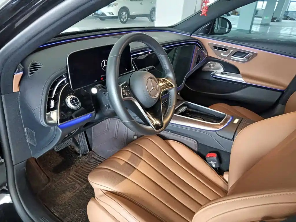 Mercedes-Benz E-Class — миниатюра 7