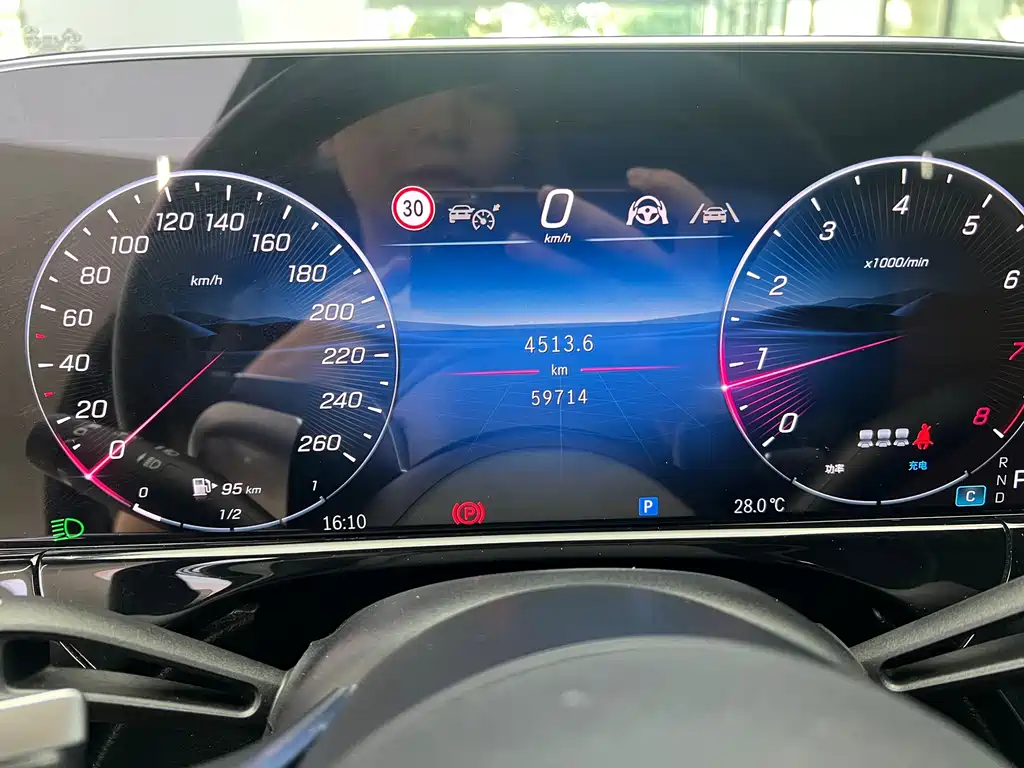 Mercedes-Benz E-Class — миниатюра 13