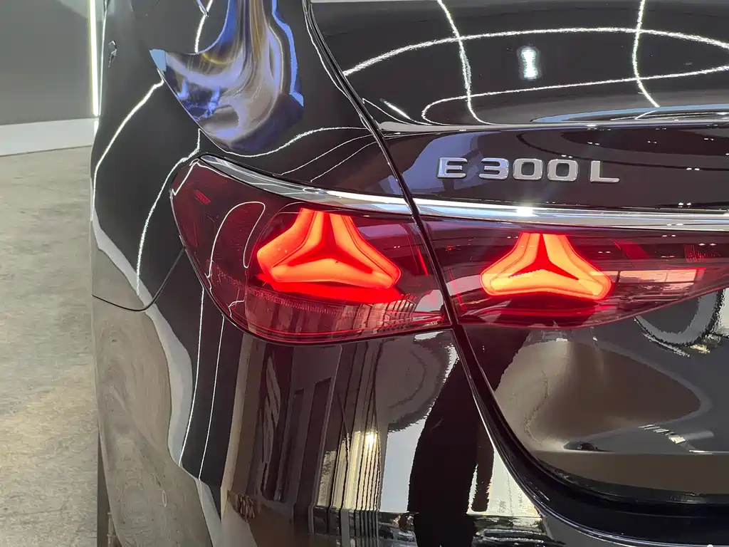 Mercedes-Benz E-Class — миниатюра 16