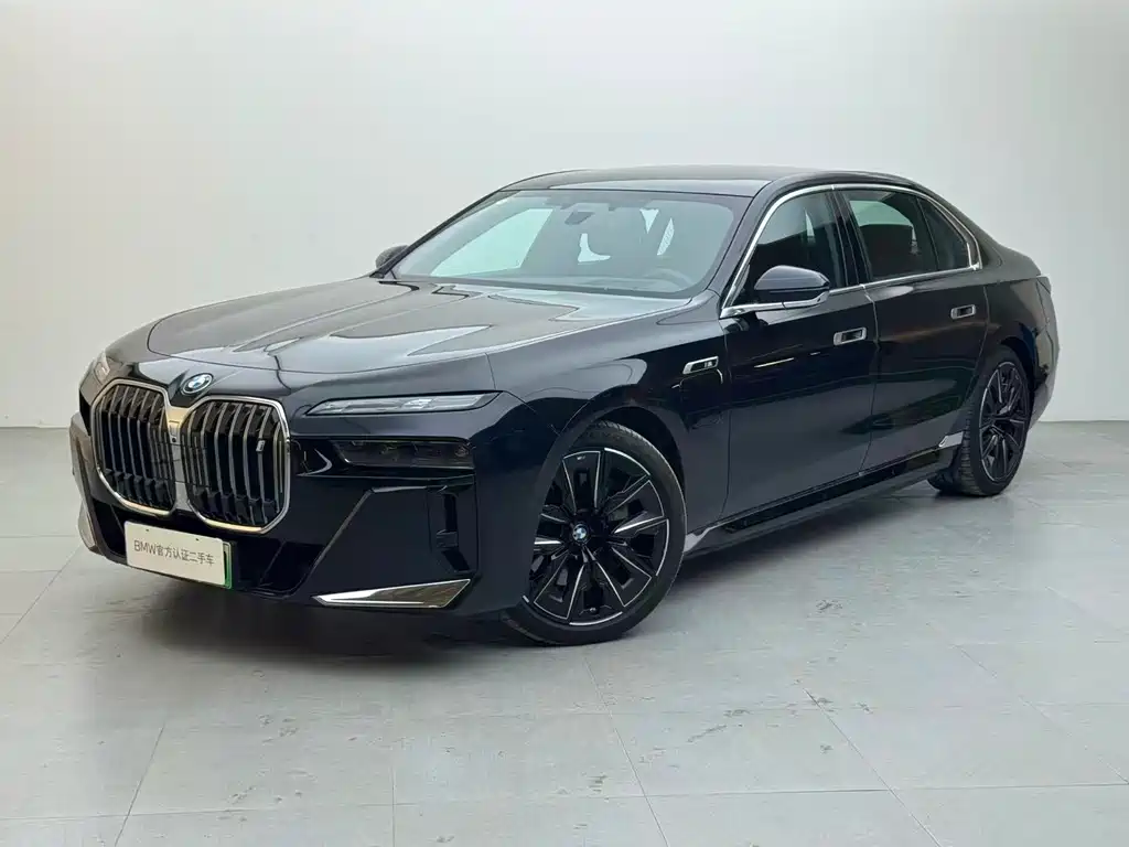 BMW i7