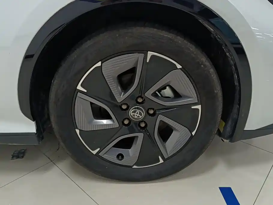 Toyota bZ3 — миниатюра 6