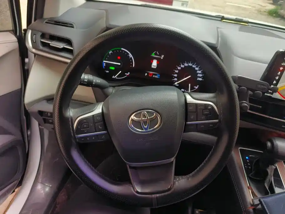 Toyota Sienna — миниатюра 15