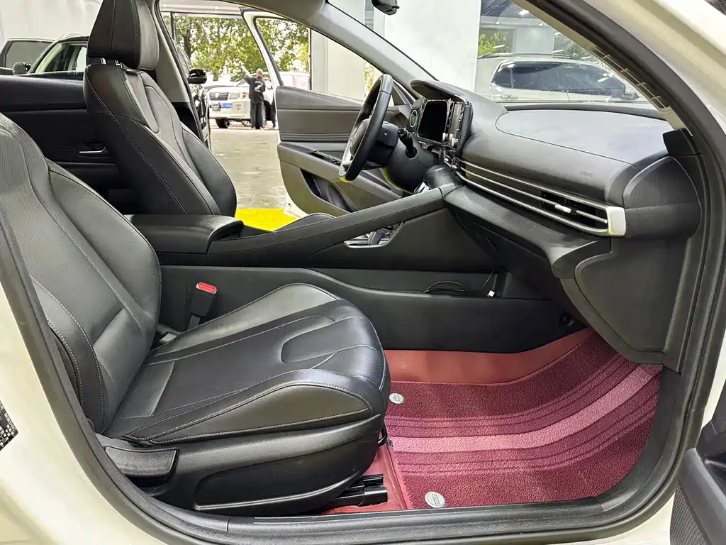 Hyundai Elantra — миниатюра 20