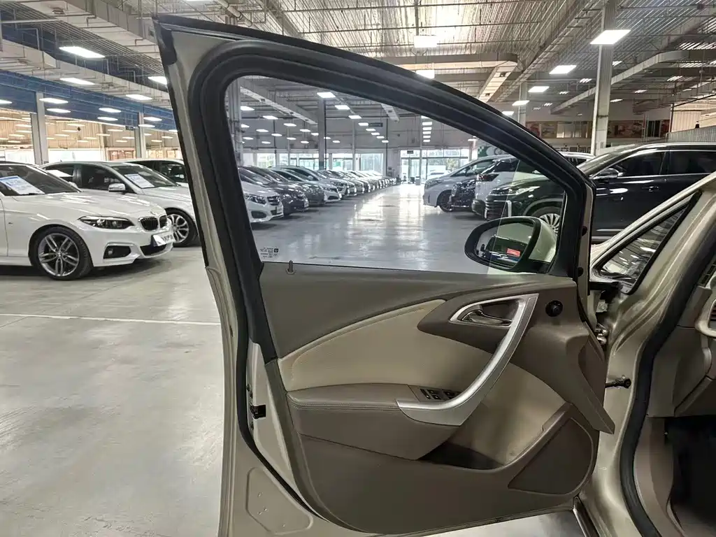 Buick Excelle — миниатюра 13