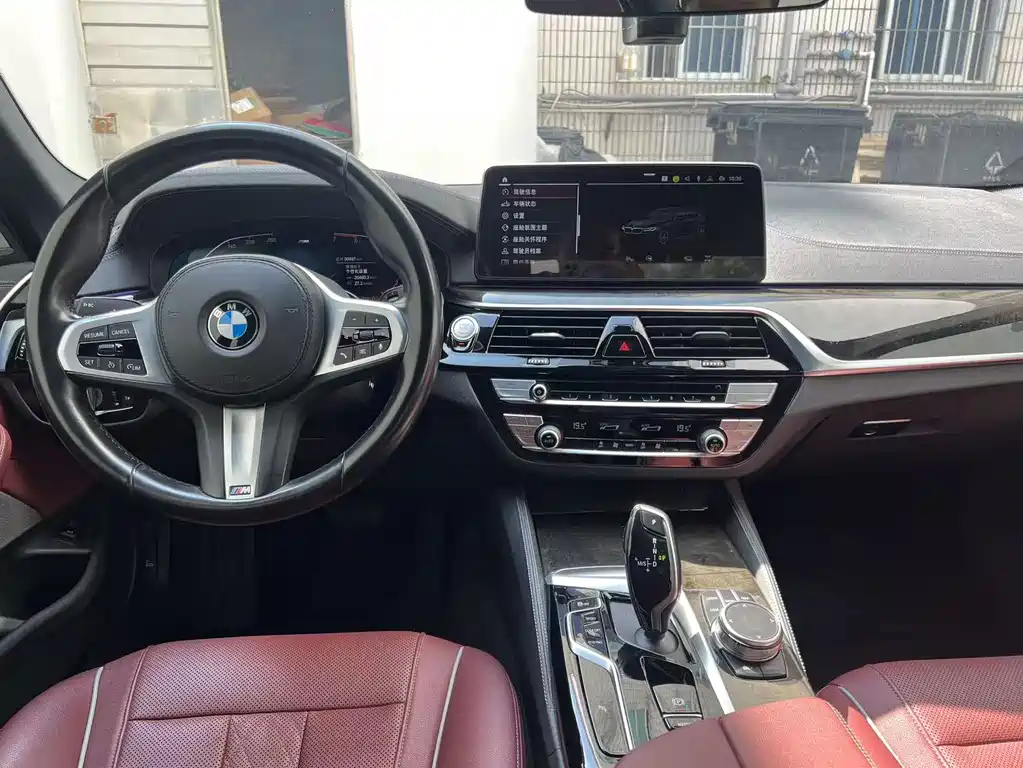 BMW 5 Series — миниатюра 8