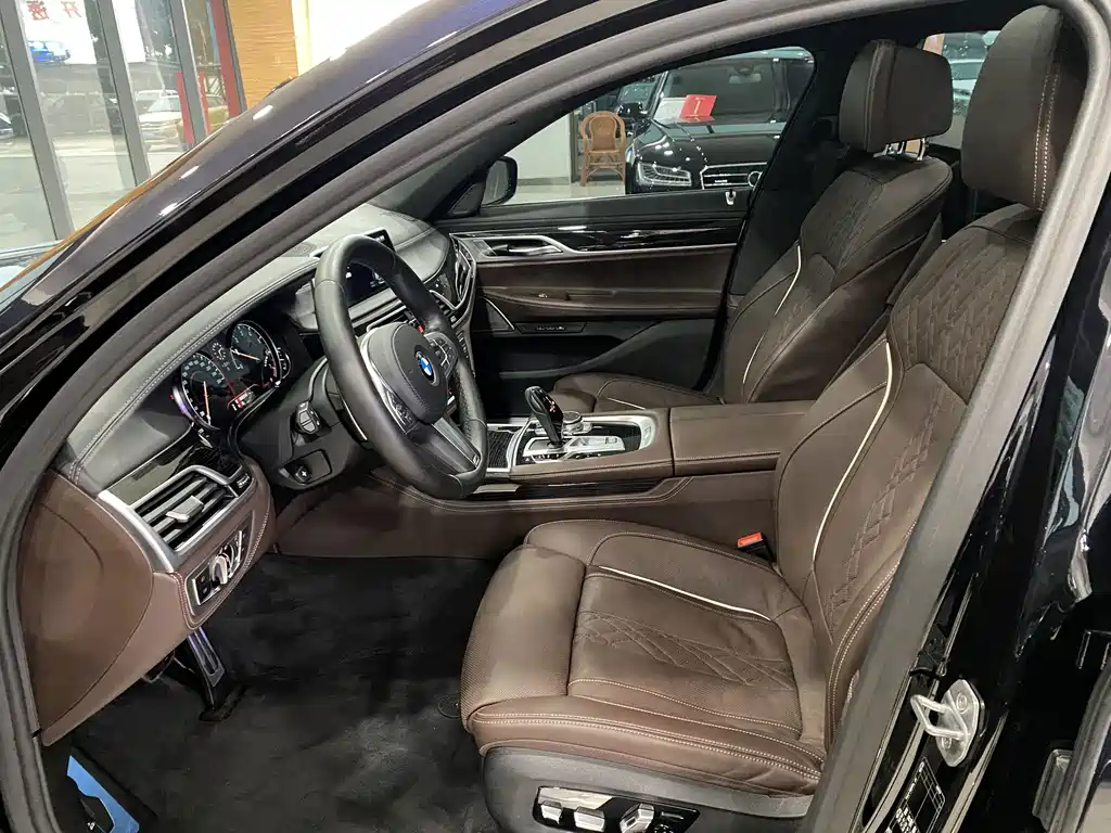 BMW 7 Series — миниатюра 7
