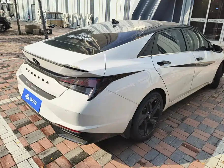 Hyundai Elantra — миниатюра 3