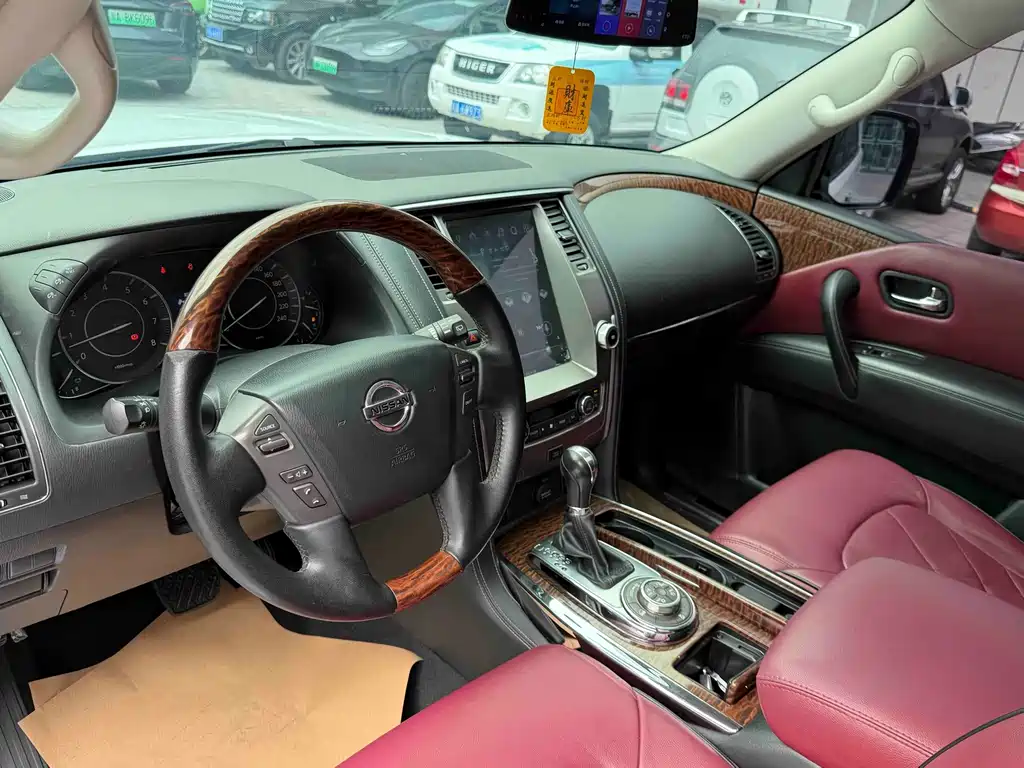 Nissan Patrol — миниатюра 7