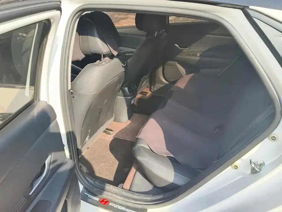 Hyundai Elantra — миниатюра 11