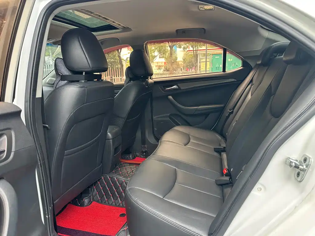 Roewe 360 — миниатюра 7