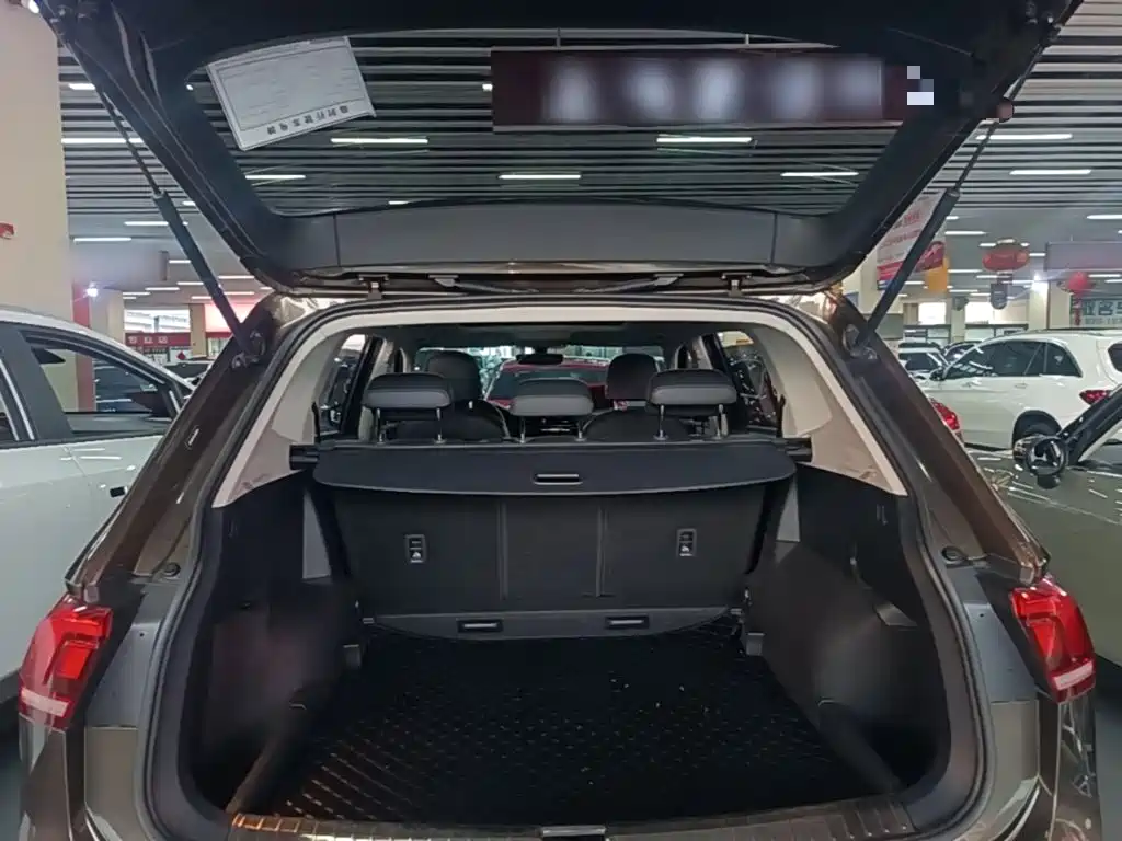 Volkswagen Tiguan L — миниатюра 19
