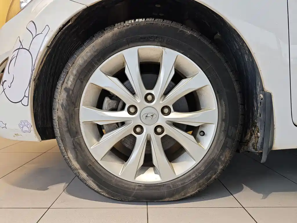 Hyundai Elantra 2016 1.6L AT Luxury