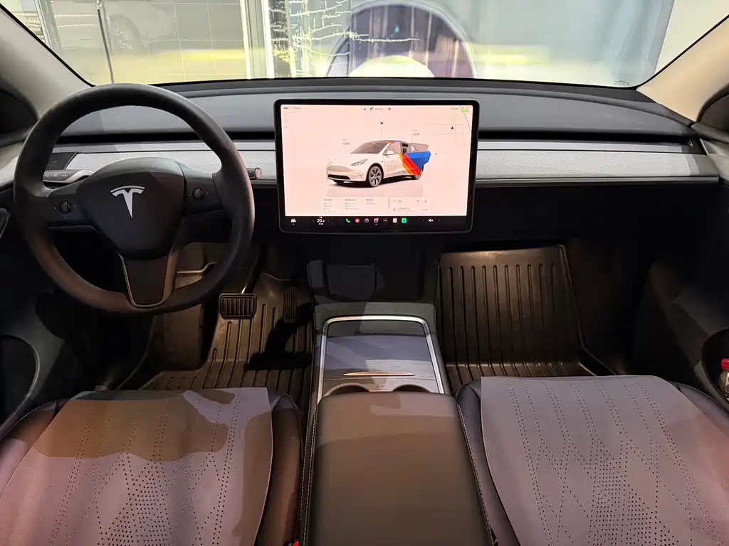 Tesla Model Y — миниатюра 4