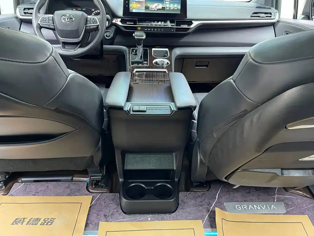 Toyota Granvia — миниатюра 21