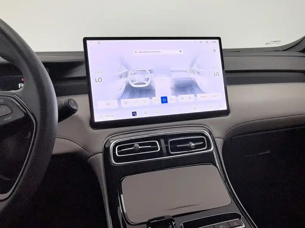 Geely Boyue L — миниатюра 12