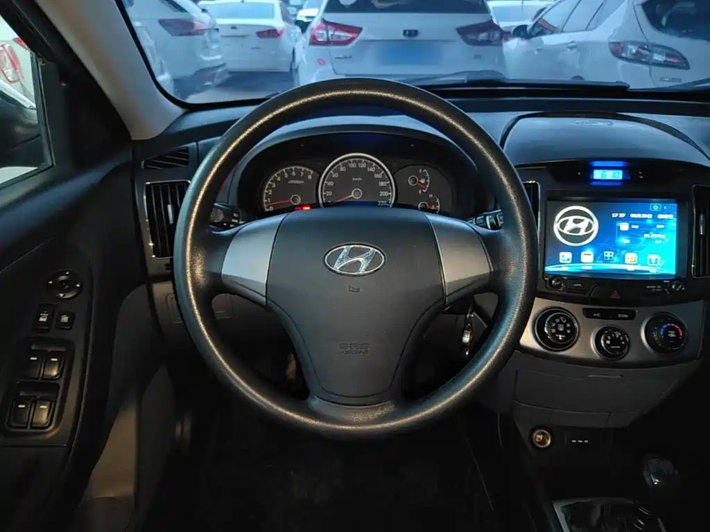 Hyundai Elantra — миниатюра 11