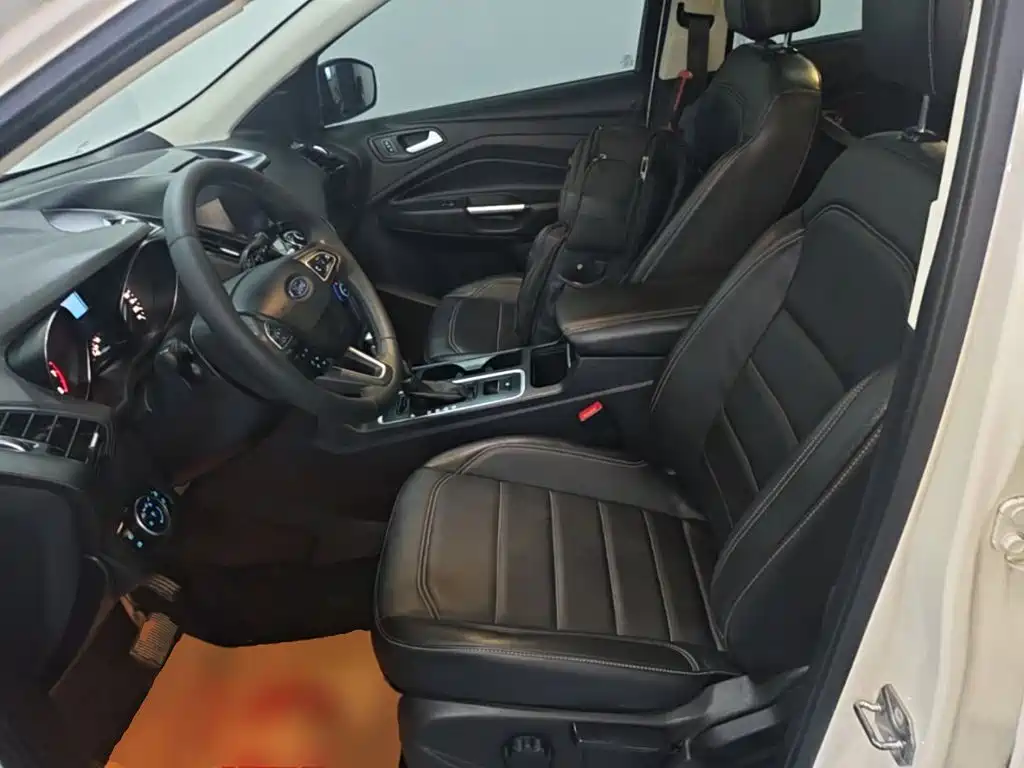 Ford Kuga — миниатюра 15