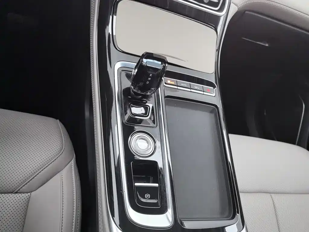 Geely Boyue L — миниатюра 13