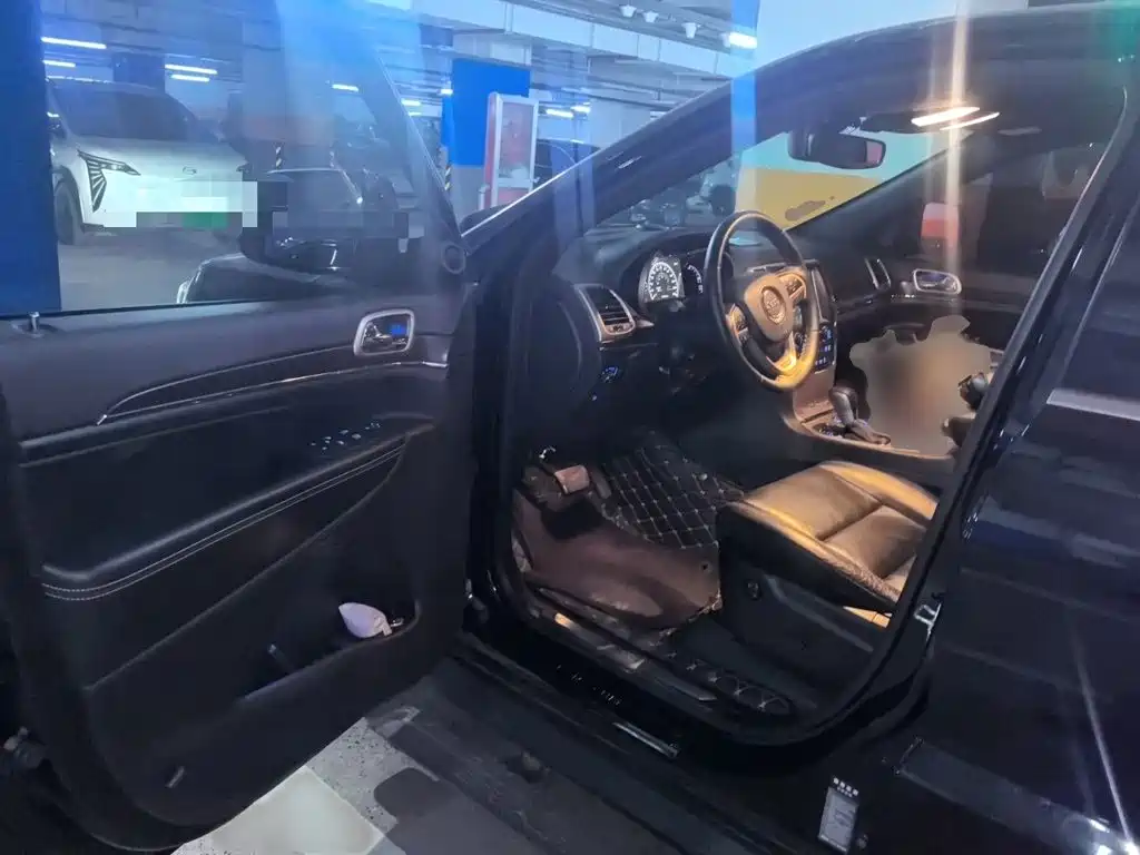 Jeep Grand Cherokee (Import) — миниатюра 14
