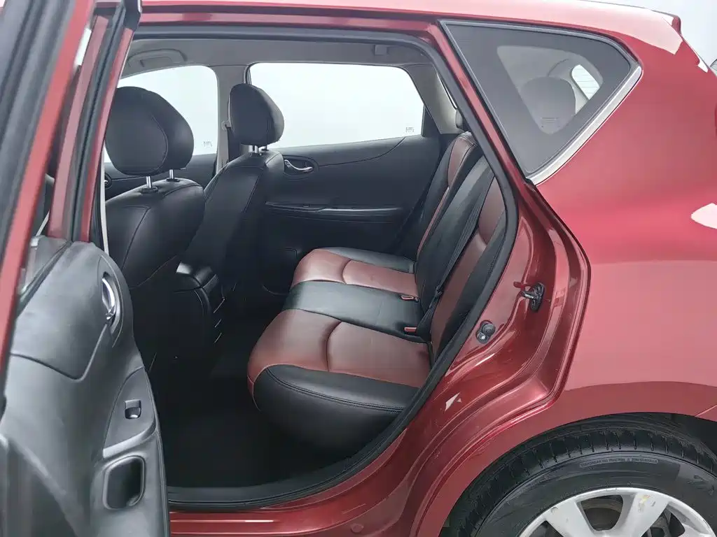 Nissan Tiida — миниатюра 15