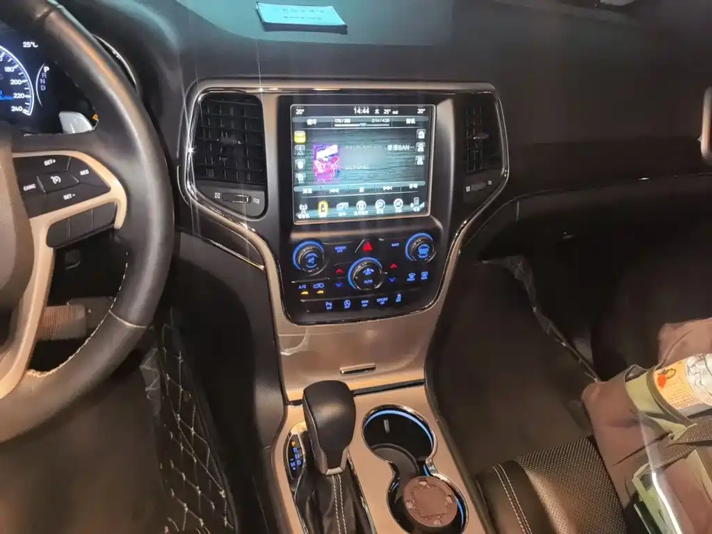 Jeep Grand Cherokee (Import) — миниатюра 6