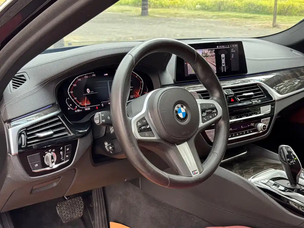 BMW 5 Series — миниатюра 7
