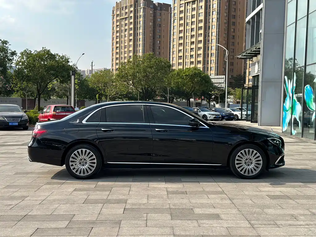 Mercedes-Benz E-Class — миниатюра 2
