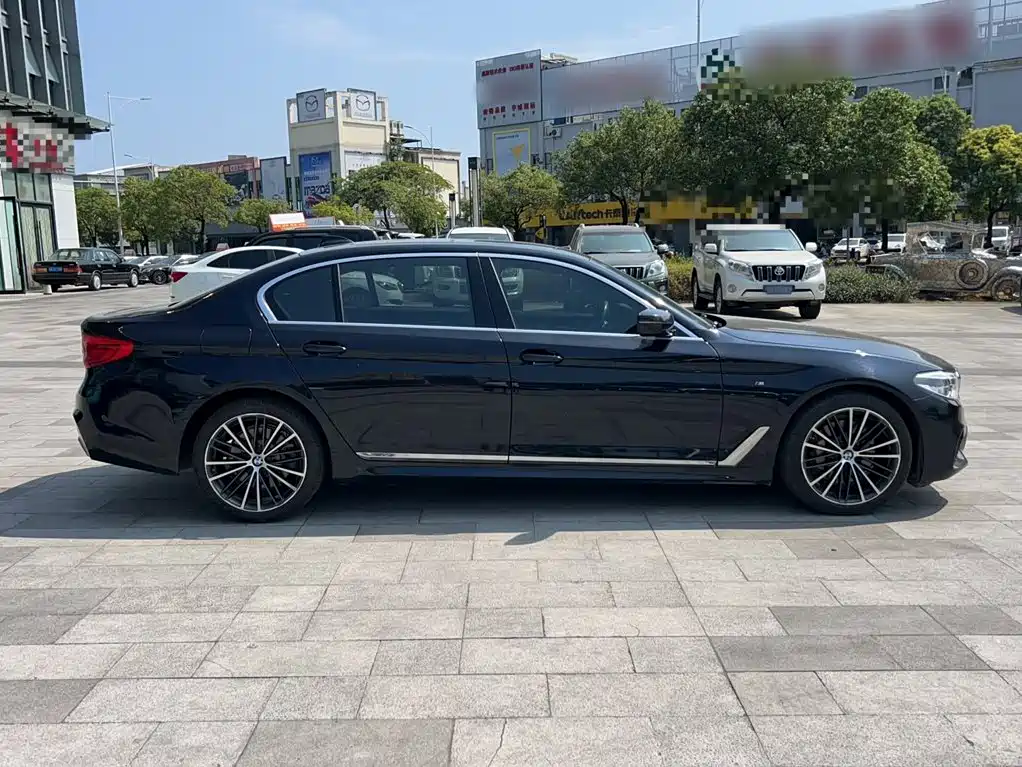 BMW 5 Series — миниатюра 5