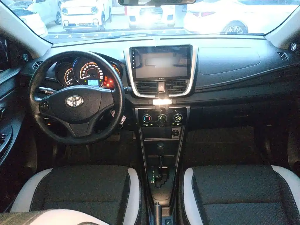 Toyota Yaris L — миниатюра 10
