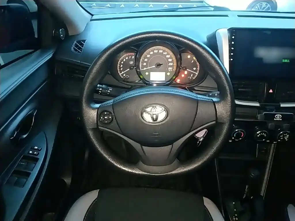 Toyota Yaris L — миниатюра 11