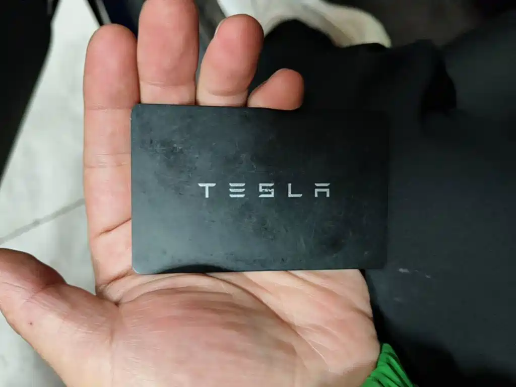 Tesla Model Y — миниатюра 9