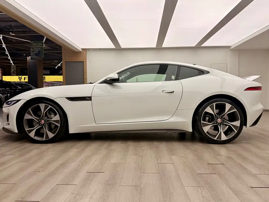 Jaguar F-Type 2022 P300 R-DYNAMIC BLACK