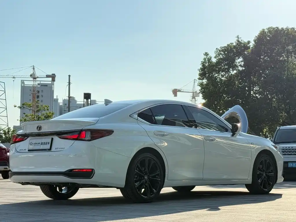 Lexus ES — миниатюра 6