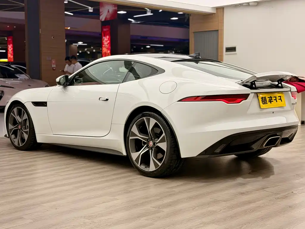 Jaguar F-Type 2022 P300 R-DYNAMIC BLACK