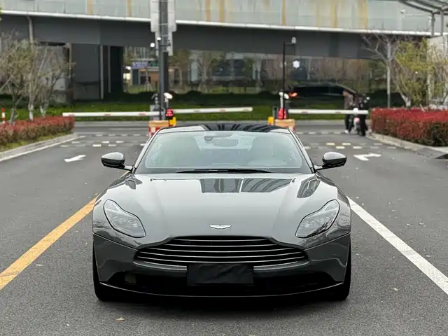 ASTON MARTIN DB11