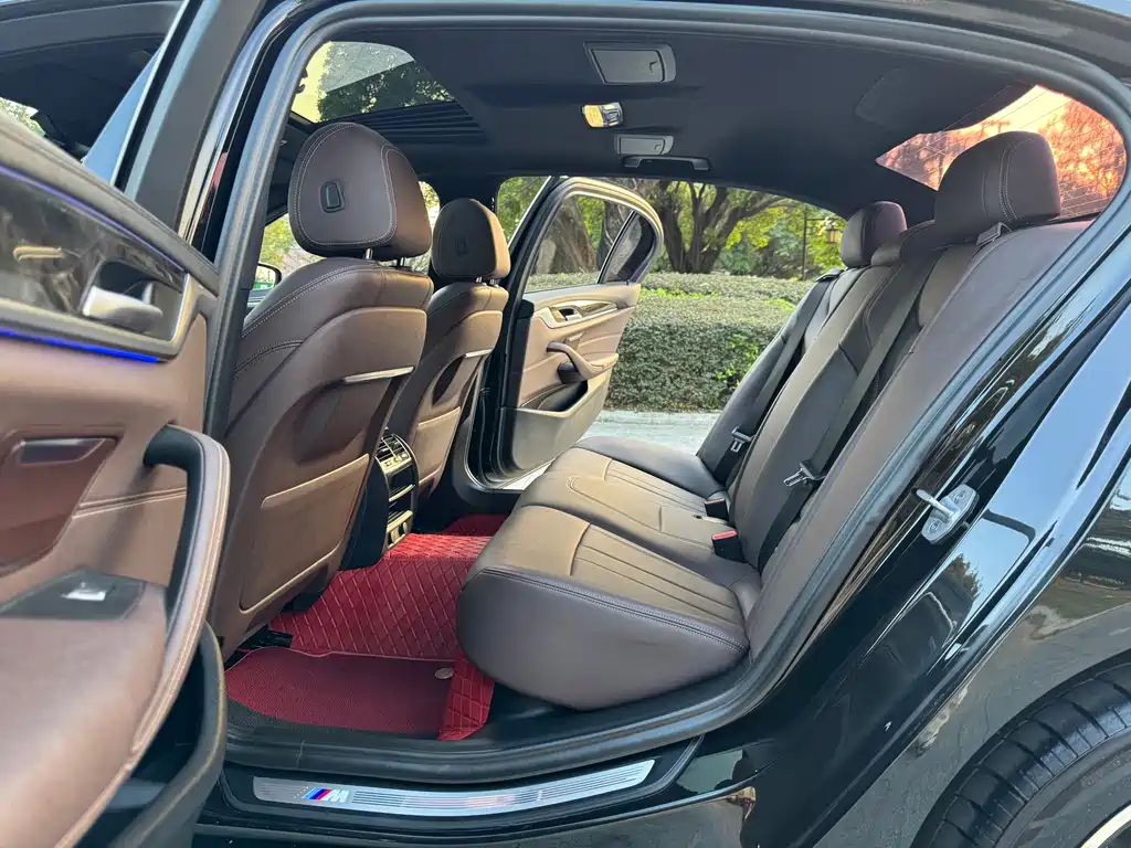 BMW 5 Series — миниатюра 8