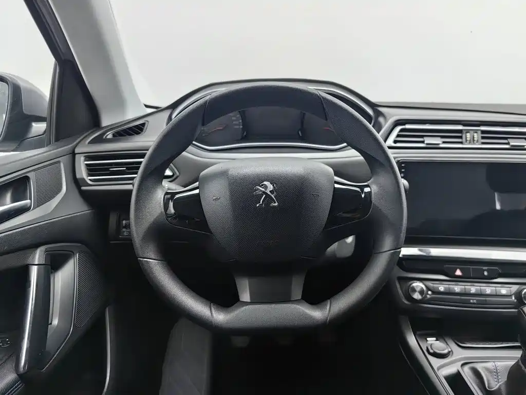 Peugeot 308 — миниатюра 11