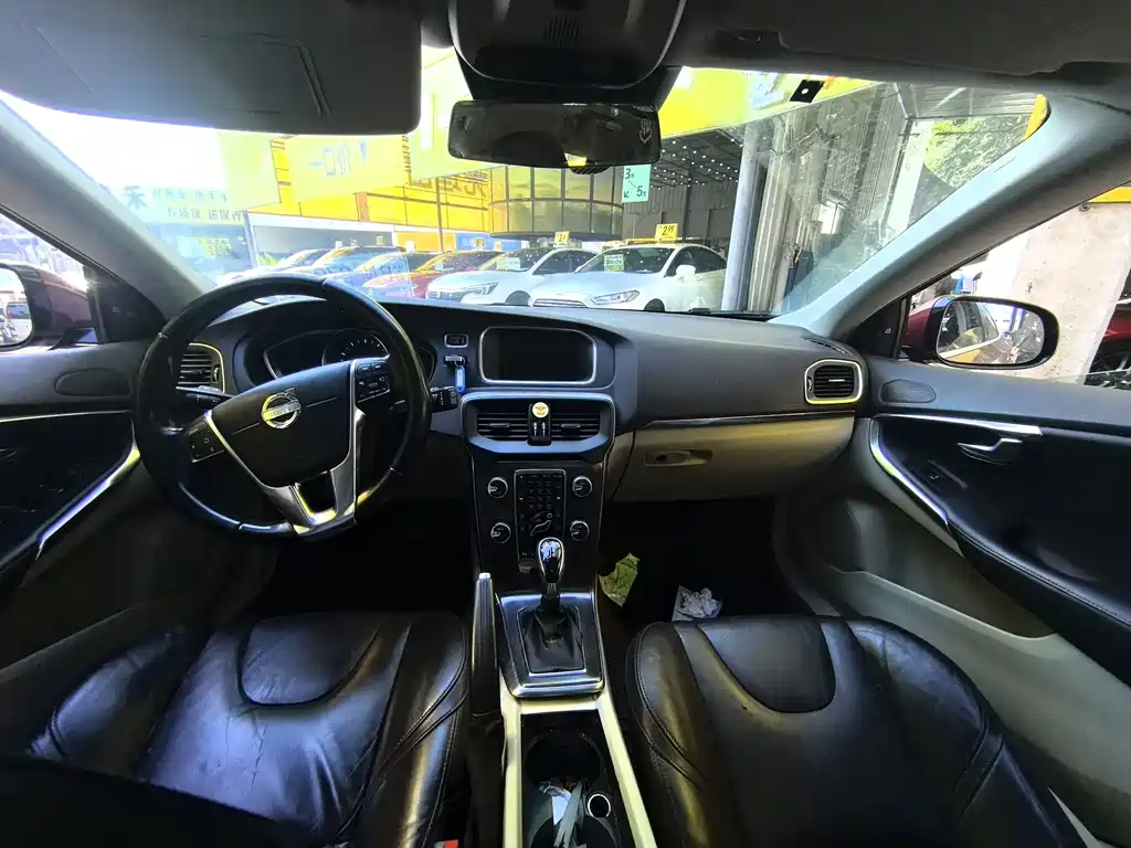 Volvo V40 — миниатюра 7