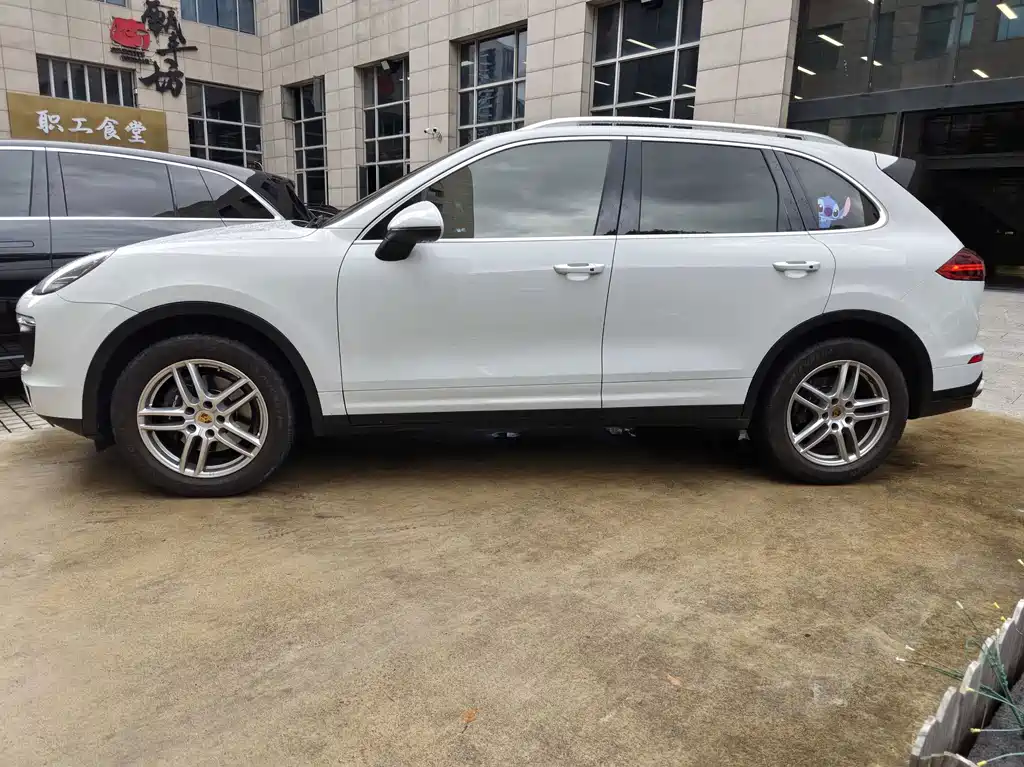 Porsche Cayenne — миниатюра 4