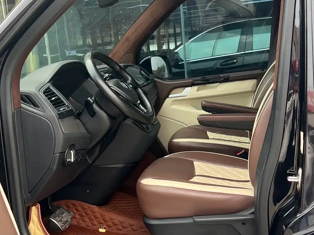 Volkswagen Caravelle 2019 2.0TSI Luxury 7 мест